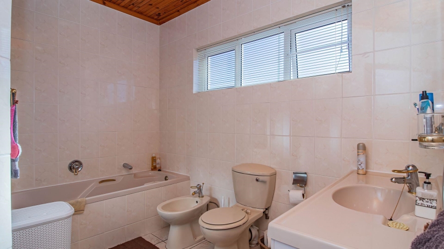 4 Bedroom Property for Sale in Franskraal Western Cape